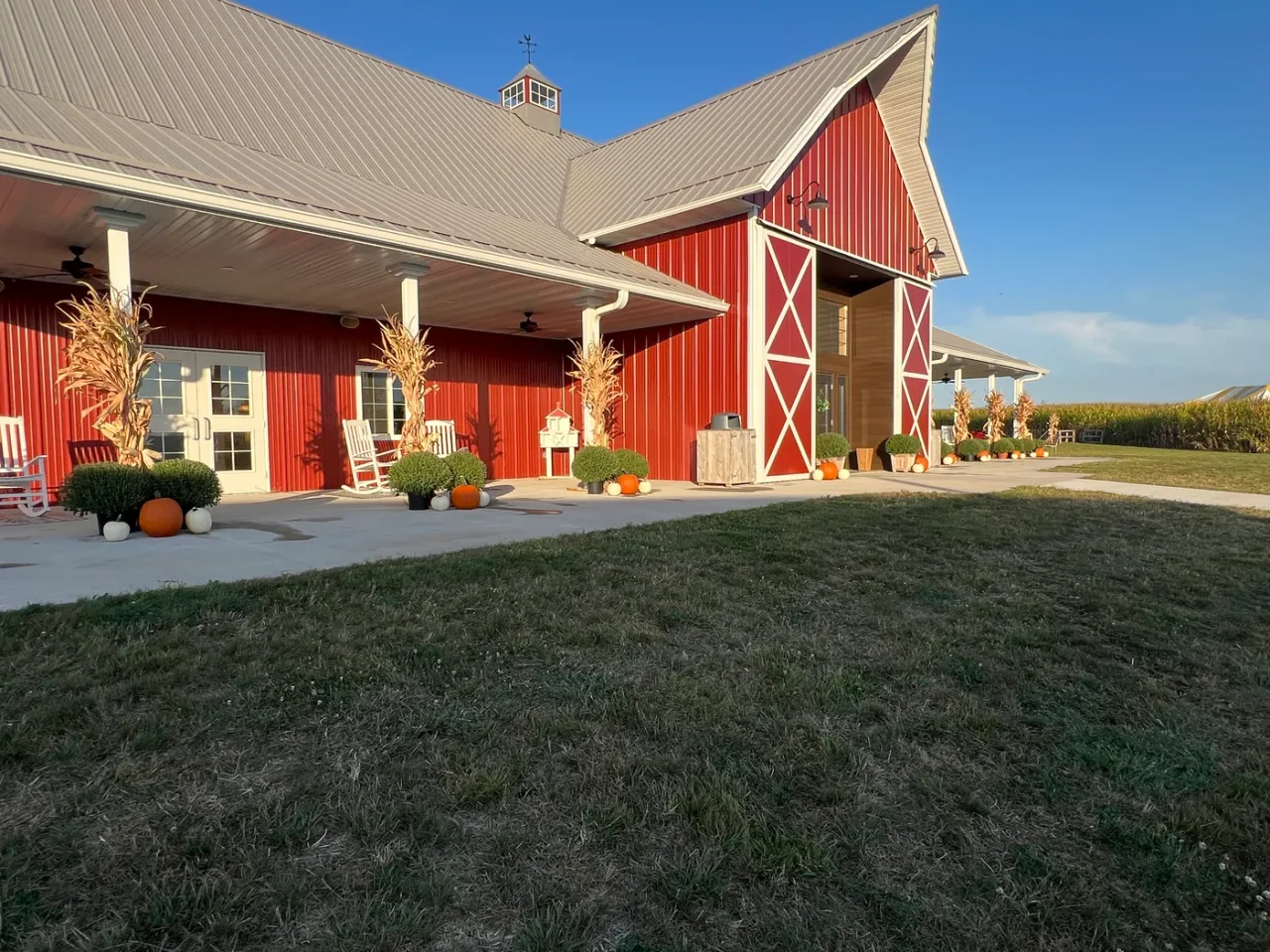 The red market barn at Colony Acres with pumpkins outside